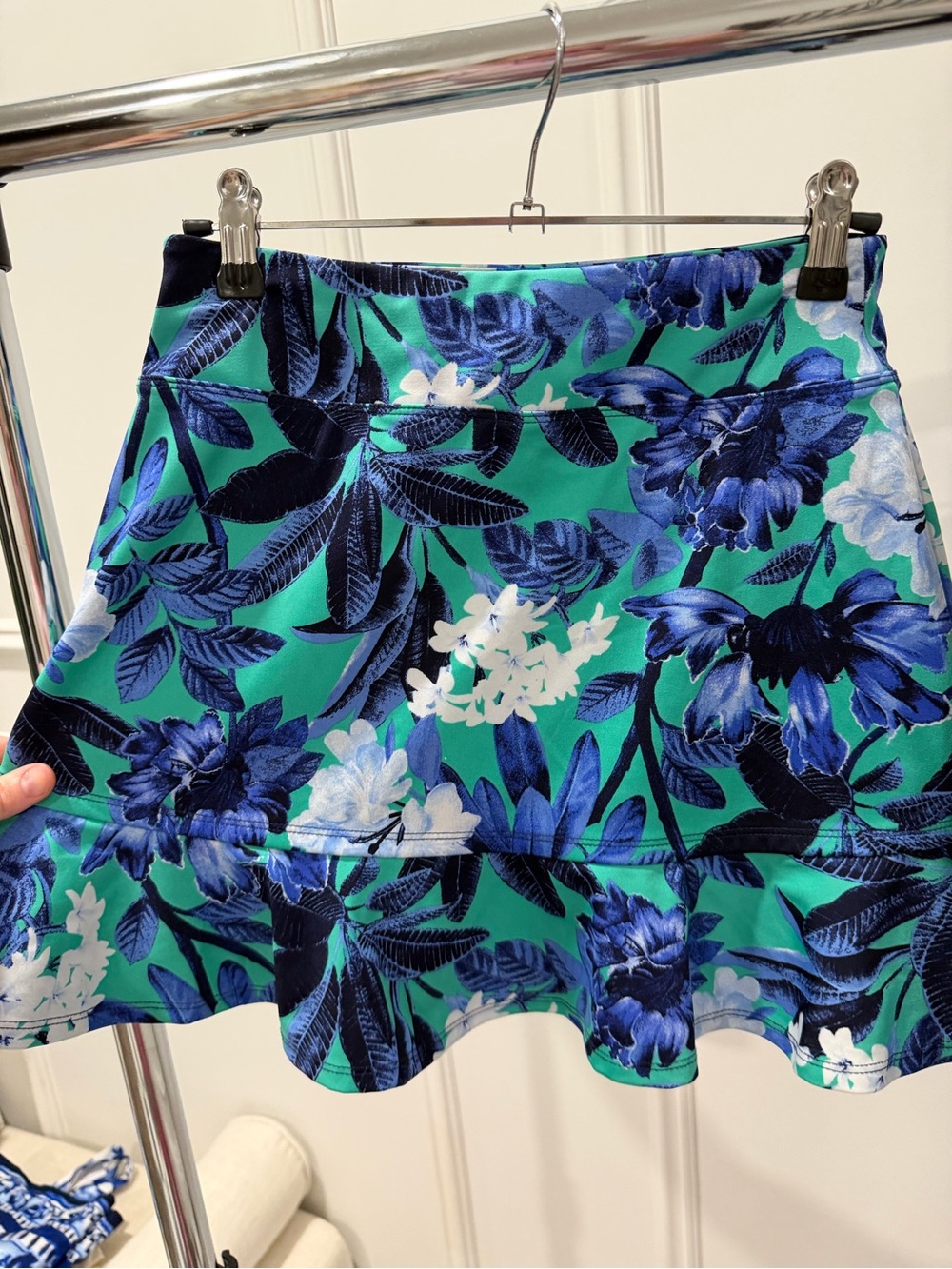 Tommy Bahama Navy Sleeveless Polo with Turquoise & Blue Floral Skort๐๐๐ด - Picture 3 of 6
